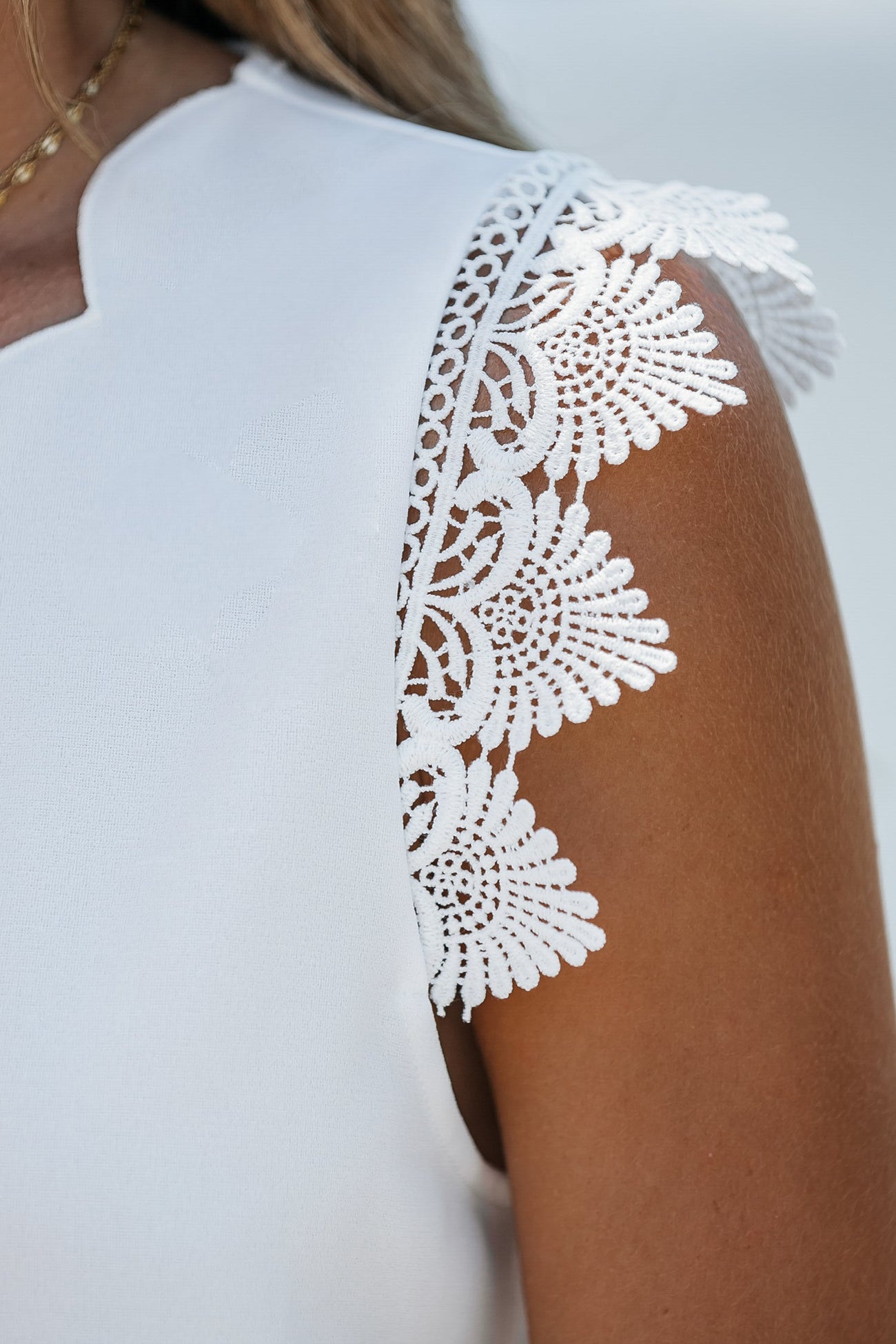 Scalloped Contrast Lace V-Neck Top